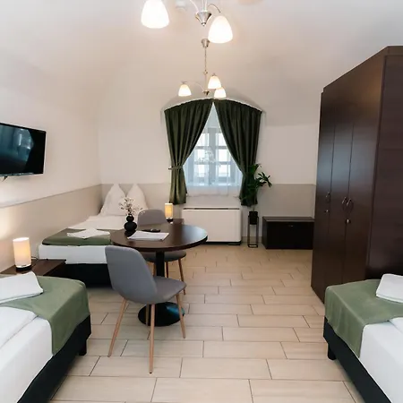 River Apartmanhaz Ясберень