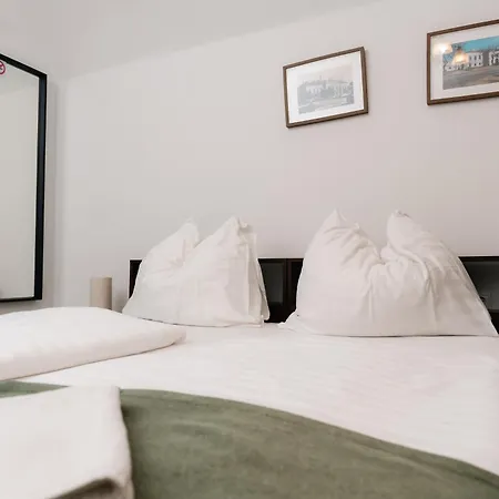 River Apartmanhaz *